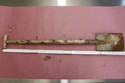 Mit diesem Spaten wurde die Leiche von Maria B. vergraben. Mit diesem Spaten wurde die Leiche von Maria B. vergraben.