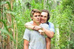 Machen sich auf, einen Mordfall genauer zu untersuchen - mit fatalen Folgen: Journalist Ward Jansen (Matthew McConaughey, r.) und sein j&uuml;ngerer Bruder Jack (Zac Efron, l.) ...