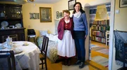 Julia zu Besuch bei Ostpreußin Christel Dickti. Julia zu Besuch bei Ostpreußin Christel Dickti.