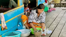 Fischpaste &ndash; die schwimmenden D&ouml;rfer auf dem Tonle Sap sind bekannt f&uuml;r diese Spezialit&auml;t.