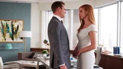 Harvey (Gabriel Macht) und Donna (Sarah Rafferty) arbeiten weiter an ihrer Beziehung. Aus ihrer jahrelangen von Freundschaft geprägten Zusammenarbeit ist Liebe geworden. Das spüren beide.