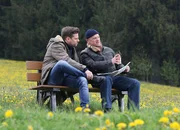 Ein Männergespräch unter Freunden: Andreas (Ralph Gassmann, li.) und Toni (Roland Frey).