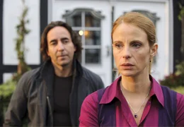 Linda (Julia J&auml;ger) erschrickt selbst dar&uuml;ber, wie viel sie pl&ouml;tzlich f&uuml;r ihren Tanzpartner Peer (Dieter Landuris) empfindet.