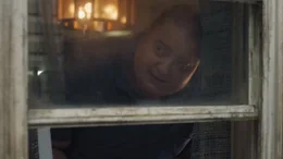 Er sch&auml;mt sich: Charlie (Brendan Fraser) verschanzt sich in seiner Wohnung.