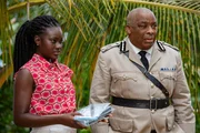 Der Polizeichef Selwyn Patterson (Don Warrington, r.) und Detective Naomi Thomas (Shantol Jackson, l.) sind nicht von der Schuld ihres Kollegen &uuml;berzeugt, m&uuml;ssen aber dennoch die Befunde &uuml;berpr&uuml;fen und m&ouml;glichen Hinweisen nachgehen.