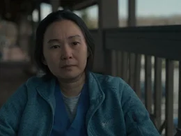 Liz (Hong Chau).