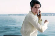 Die Millionenerbin Marita Schiller (Christine Prayon) ruft in Panik bei der Polizei an: Ihrer Yacht ist havariert und droht zu sinken.