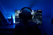 Süchtig nach Onlinespielen: Die Gaming-Industrie versucht, mit ihrem Angebot, zunehmend Kinder und Jugendliche anzusprechen. Süchtig nach Onlinespielen: Die Gaming-Industrie versucht, mit ihrem Angebot, zunehmend Kinder und Jugendliche anzusprechen.