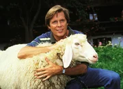 Auf dem Hof von Tierärztin Dr. Susanne Berger macht Dr. Stefan Frank (Sigmar Solbach) Bekanntschaft mit einigen Patienten von ihr. Auf dem Hof von Tierärztin Dr. Susanne Berger macht Dr. Stefan Frank (Sigmar Solbach) Bekanntschaft mit einigen Patienten von ihr.