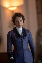 Estella (Dolly Wells) ist für Phileas Fogg die Liebe seines Lebens, auch wenn sich beide seit vielen Jahren nicht mehr gesehen haben. Estella (Dolly Wells) ist für Phileas Fogg die Liebe seines Lebens, auch wenn sich beide seit vielen Jahren nicht mehr gesehen haben.