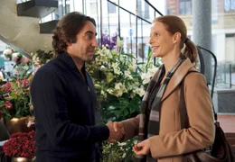 Der Florist Peer (Dieter Landuris) verliebt sich auf Anhieb in Linda (Julia J&auml;ger).