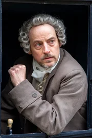 Jean Jacques Rousseau (Christian Schadler) drohte die Inhaftierung, nachdem er in seinem Roman 'Emile' für Kinder eine freie, glückliche und mit der Natur verbundene Kindheit gefordert hat. Jean Jacques Rousseau (Christian Schadler) drohte die Inhaftierung, nachdem er in seinem Roman 'Emile' für Kinder eine freie, glückliche und mit der Natur verbundene Kindheit gefordert hat.