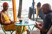 Andrina Harper (Genesis Lynea), die Tochter des Polizeichefs (Don Warrington), trifft auf der Insel Saint Marie ein und begegnet in einer Strandbar zum ersten Mal ihrem Vater. Andrina Harper (Genesis Lynea), die Tochter des Polizeichefs (Don Warrington), trifft auf der Insel Saint Marie ein und begegnet in einer Strandbar zum ersten Mal ihrem Vater.