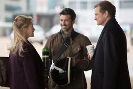 Mark (Colin Firth, r.) und Jack (Patrick Dempsey) k&ouml;nnten beide der Vater von Bridgets (Ren&eacute;e Zellweger) Baby sein. Der Kampf um die immer runder werdende Bridget beginnt...