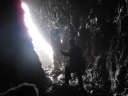 Mysterien-Jäger Andrew Gough besucht Merlins legendäre Höhle unter Tintagel Castle in Südwestengland. Nach der Artus-Legende, die bis ins zwölfte Jahrhundert zurückreicht, wird Tintagel mit der Geburt des mythischen König Artus verbunden.