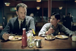 L-R: Michael Sullivan (Tom Hanks), Michael Sullivan Jr. (Tyler Hoechlin)
