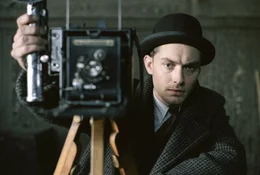 Harlan Maguire (Jude Law) ist von einer seltsamen Passion getrieben: Er ist besessen davon, Mordopfer zu fotografieren ...