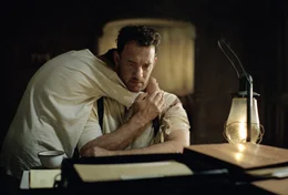 L-R:Michael Sullivan Jr. (Tyler Hoechlin), Michael Sullivan (Tom Hanks)