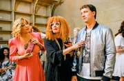 v.li.: Sonia Clementi (Ines Honsel), Okka Lamarr (Dorothee Hartinger), Leo (Laurence Rupp). v.li.: Sonia Clementi (Ines Honsel), Okka Lamarr (Dorothee Hartinger), Leo (Laurence Rupp).