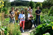 Die Landfrauen und Hobbygärtner der 3. Staffel MEIN LECKERER GARTEN sind (v. l. n. r.) : Marcus Quint, Maren Bornheimer-Schwalbach, Beate Vollmayer, Johannes Orzechowski, Rita Vitt und Christophe Gentil.