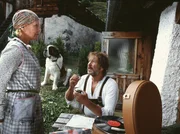Rosa (Christiane Hörbiger) kann nicht glauben, dass ihrem Mann, dem Seebär Hannes (Götz George), die Luft in den Alpen zu dünn wird. Rosa (Christiane Hörbiger) kann nicht glauben, dass ihrem Mann, dem Seebär Hannes (Götz George), die Luft in den Alpen zu dünn wird.