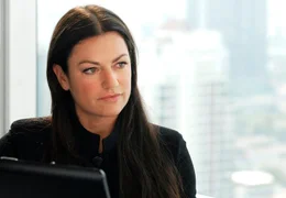 SWR Fernsehen ALLE SEHNSUCHT DIESER ERDE, am Montag (22.02.10) um 20:15 Uhr. Die attraktive Singlefrau Pat Wilson (Christine Neubauer) arbeitet seit vielen Jahren als Versicherungsdetektivin.