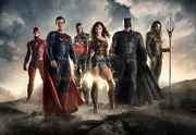 L-R: The Flash / Barry Allen (Ezra Miller), Supermen / Clark Kent (Henry Cavill), Cyborg / Victor Stone (Ray Fisher), Wonder Woman / Diana Prince (Gal Gadot), Batman / Bruce Wayne (Ben Affleck), Aquaman / Arthur Curry (Jason Momoa)