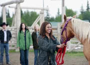 Annäherung zwischen Stadt und Land: Vorne: Vinessa Antoine als Nicole