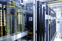 Der Kabel-Patch-Raum in einem der gr&ouml;&szlig;ten Internetknoten weltweit: dem DE-CIX