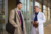 Dr. Ina Schulte (Isabell Gerschke) und Dr. Philipp Brentano (Thomas Koch) haben gerade erfahren, dass Sarah Marquardt und Philipps Frau Arzu mit einer Hochschwangeren im Fahrstuhl stecken geblieben sind. Dr. Ina Schulte (Isabell Gerschke) und Dr. Philipp Brentano (Thomas Koch) haben gerade erfahren, dass Sarah Marquardt und Philipps Frau Arzu mit einer Hochschwangeren im Fahrstuhl stecken geblieben sind.