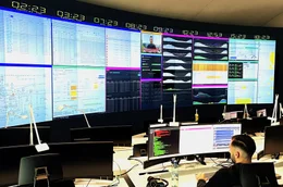 Das Netzwerkkontrollzentrum der Deutschen Telekom in Frankfurt &uuml;berwacht das 770.000 Kilometer lange Glasfasernetz.