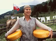 Auf ihrer urigen Alm fühlt die Bäuerin Rosa (Christiane Hörbiger) sich am wohlsten. Auf ihrer urigen Alm fühlt die Bäuerin Rosa (Christiane Hörbiger) sich am wohlsten.