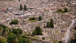 Stadt Pompeji   Die Verwendung des sendungsbezogenen Materials ist nur mit dem Hinweis und Verlinkung auf RTL+ gestattet.