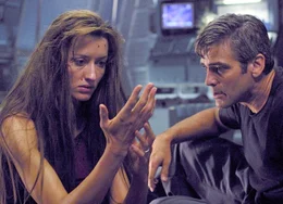 Natascha McElhone als Rheya, George Clooney als Chris Kelvin