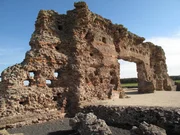 Die Ruinen der römischen Stadt Wroxeter in Nordengland - eine der Städte, die darauf Anspruch erheben, das wahre Camelot, die Festung des großen König Artus gewesen zu sein. Die Ruinen der römischen Stadt Wroxeter in Nordengland - eine der Städte, die darauf Anspruch erheben, das wahre Camelot, die Festung des großen König Artus gewesen zu sein.