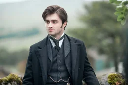 Der junge Londoner Anwalt Arthur Kipps (Daniel Radcliffe) wird von seiner Kanzlei in ein britisches Hinterland irgendwo in Gro&szlig;britannien abgeordnet, den Besitz einer verstorbenen Witwe aufzul&ouml;sen und ihr Anwesen zu verkaufen.