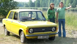 Elke (Katharina Wackernagel) und Gregor (Peter Schneider) fahren zu Gregors Datsche am See.