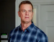 Bobby Nash (Peter Krause)