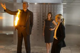 v.li.: Thaddeus Bradley (Morgan Freeman), Hermia (Jessica Lindsey), Alma Dray (M&eacute;lanie Laurent).