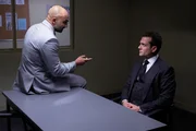 Harveys (Gabriel Macht, r.) Vergangenheit holt ihn ein: Sein früherer Widersacher Andrew Malik (Usman Ally) zwingt ihn, sich mit den Konsequenzen seines Handelns auseinanderzusetzen.