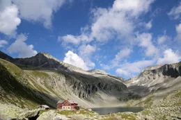 Dreharbeiten zu &bdquo;Die Liebe zu den Bergen &minus; 150 Jahre Alpenverein Graz&ldquo;: Das Arthur von Schmid-Haus am D&ouml;sener See im Nationalpark Hohe Tauern ist eine Alpenvereins-H&uuml;tte der Sektion Graz.
