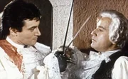 MDR Fernsehen SCARAMOUCHE - DER R&Auml;CHER MIT DEM DEGEN, "Scaramouche/La m&aacute;scara de Scaramouche/Le avventure di Scaramouche", am Sonntag (06.11.11) um 11:00 Uhr. Marquis de la Tour (Alberto de Mendoza, r.) gibt sich als Sohn des Herzogs de Froissard aus und will deshalb den echten Sohn, n&auml;mlich Scaramouche (G&eacute;rard Barray), t&ouml;ten.