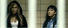 Ramona (Jennifer Lopez, l.); Destiny (Constance Wu, r.)