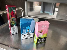In Deutschland illegal: Viele der online verkauften Vapes aus China enthalten zu hohe F&uuml;llmengen. Erlaubt sind lediglich zwei Milliliter.