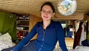 Conny lebt spartanisch - ihre Wohnung ist ein kleiner Campervan.