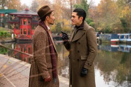 (v.li.): Lord George (Tom Wu), Dry Eye (Henry Golding).