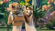King Julien (r.) versucht, etwas über Eloises Plan herauszufinden. Doch die lässt sich nicht so leicht in die Karten schauen.
