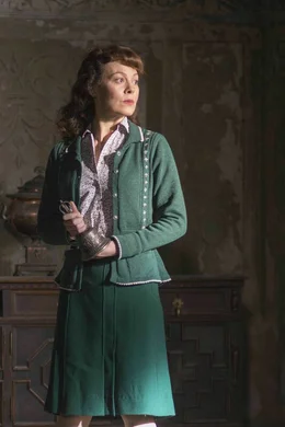 Auf der Flucht vor dem Krieg reist Jean Hogg (Helen McCrory) mit Eve Parkins und acht Kindern auf ein entlegenes Anwesen. Doch schon bald muss sie erkennen, dass eine dunkle Macht hier ihr Unwesen treibt ...