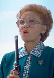 Stop! Oder Mutti Tutti (Estelle Getty) schie&szlig;t!