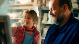 Maria (Karin Viard) lernt den Hausmeister Hubert (Gr&eacute;gory Gadebois) kennen, der die Akademie in- und auswendig kennt.